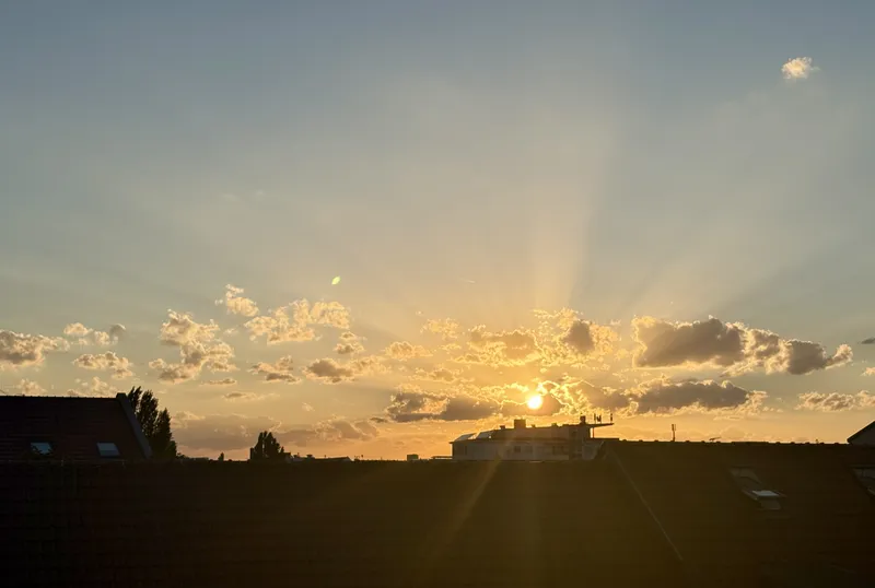 Temporary, furnished living in Berlin-Mitte: Penthouse appt. with 2 balconies and kitchen — photo 1